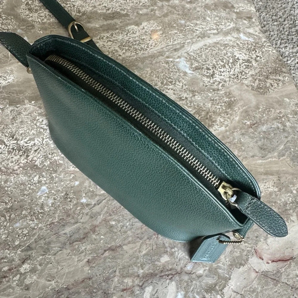 Vintage 1995 Coach Pebbled Leather Green Purse ~ Adjustable Crossbody *Read